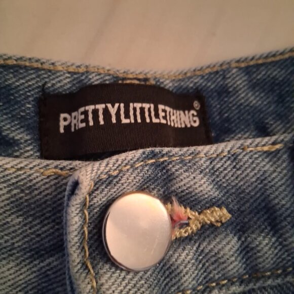 Pretty Little Thing Denim Shorts Size US 6 - Picture 2 of 4